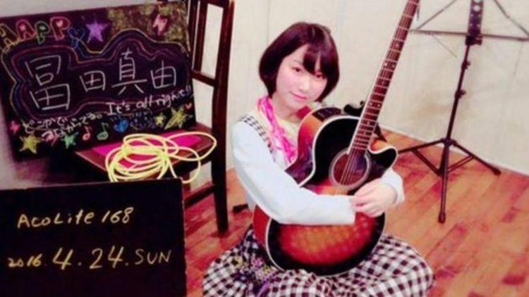 Hayranı, Japon şarkıcıyı 20 yerinden bıçakladı