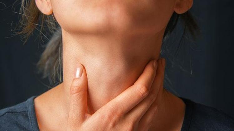 Ses kısıklığı ve yutma güçlüğü tiroid alarmı