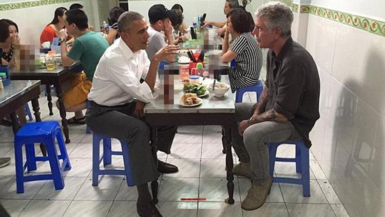 Obama ve Bourdain Vietnamda yemek yedi