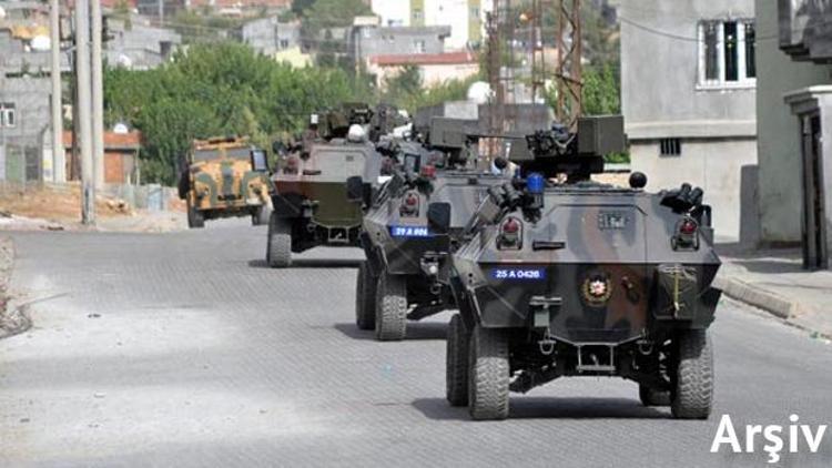 PKK’lıların atmak istediği el bombası araçta patladı: 3 terörist öldü