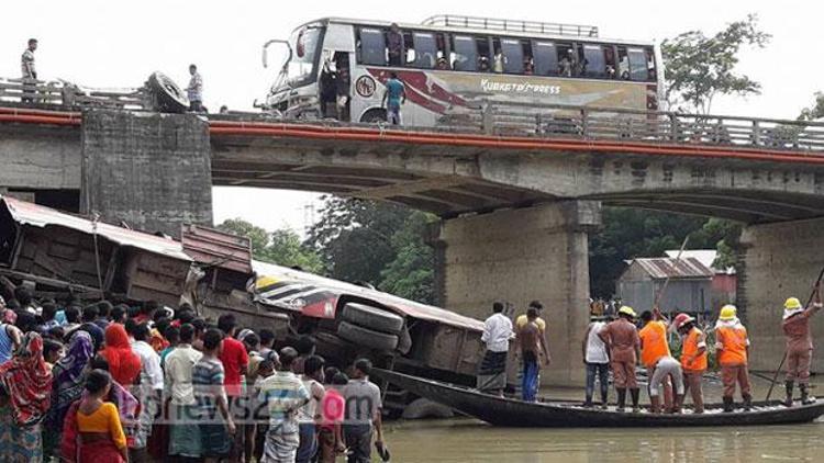 Bangladeşte otobüs köprüden uçtu: 9 ölü, 31 yaralı