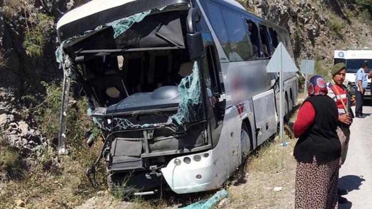 Yolcu otobüsleri kaza yaptı: 5 ölü, 100e yakın yaralı