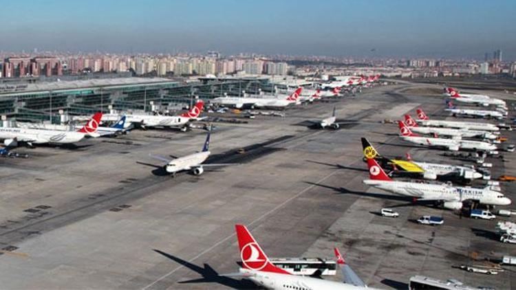 Yolcu, kaptan pilotla tartışınca uçak 5 saat gecikmeli kalktı