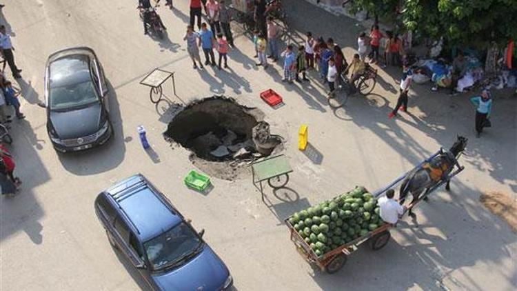 Yol çökünce vatandaş böyle tedbir aldı