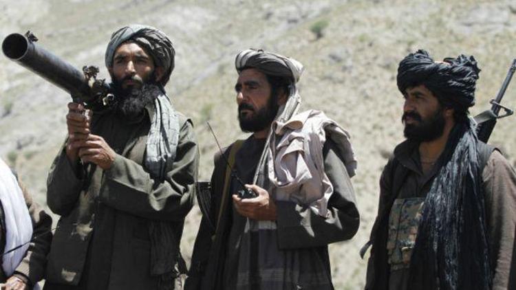 Taliban otobüslerin yolunu kesip 16 yolcuyu öldürdü
