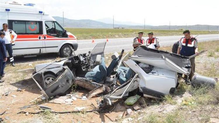 Niğde’de iki otomobil çarpıştı: 3 ölü, 3 yaralı