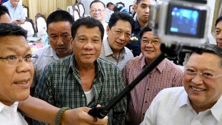Filipinler Devlet Başkanı Duterteden öldürülen gazetecilere suçlama