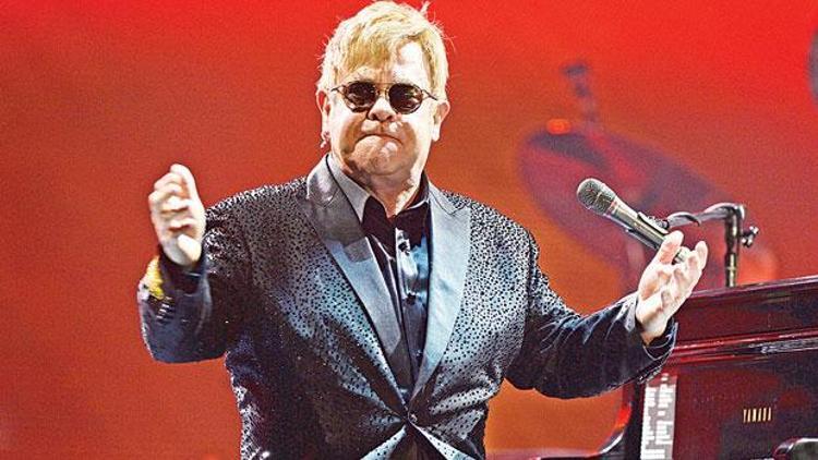 Elton John: İnsanlar beni sevsin diye çok para ödedim