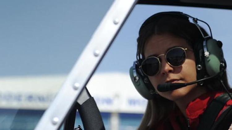 Türkiyenin ilk sivil kadın helikopter pilotu Semin Öztürk oldu