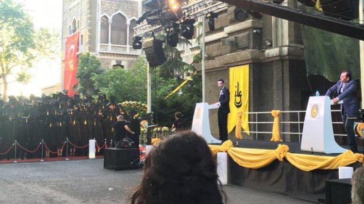 İstanbul Erkek Lisesinde okul müdürüne protesto