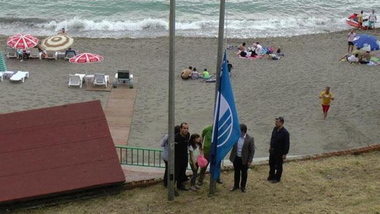 Akçakoca’nın en temiz plajına 9’uncu mavi bayrak