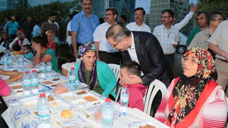 Yüreğir’de iftarlar Yavuzlar’da başladı