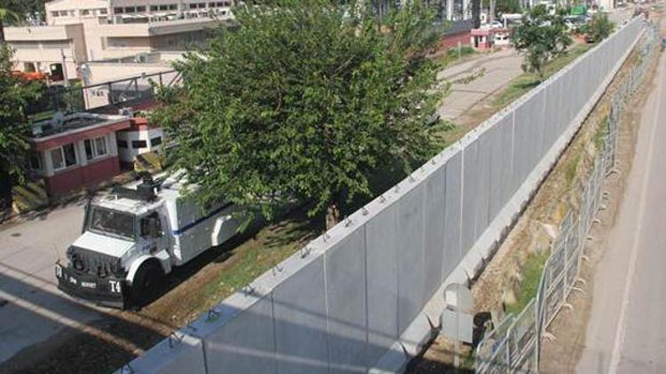 ABD Konsolosluğunda beton duvarlı terör önlemi