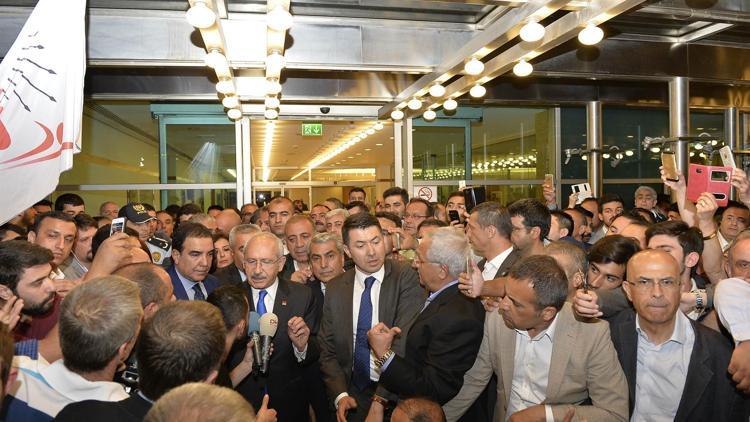 Kılıçdaroğluna havaalanında coşkulu karşılama