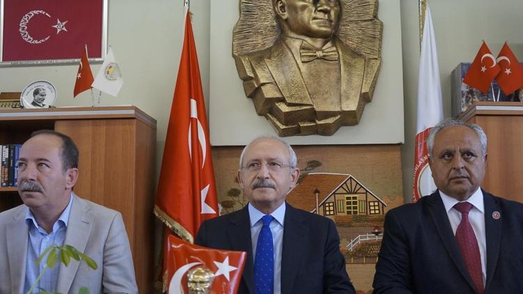 Kılıçdaroğlundan şehit aileleri derneğine ziyaret