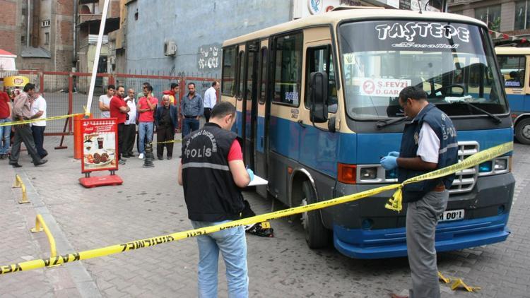 Minibüste pompalı tüfekle dehşet saçtı