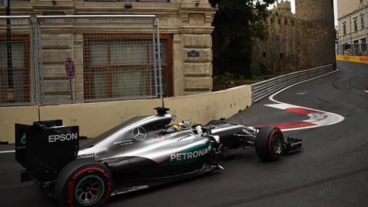 F1 Azerbaycan Grand Prixsinde en hızlı Hamilton