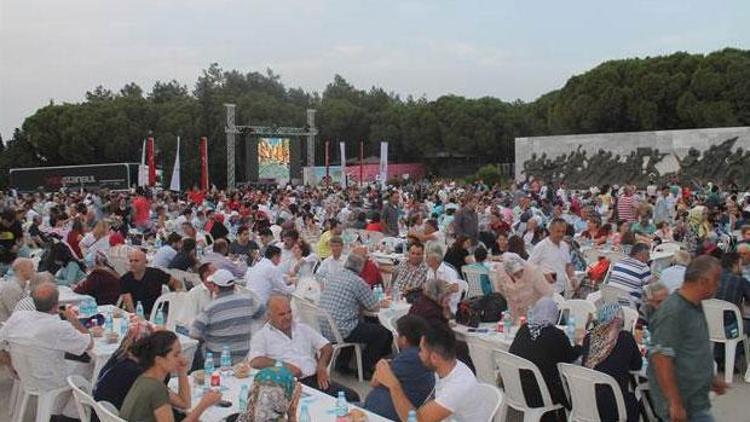 Şehitlikteki AK Parti iftarında ezan kazası