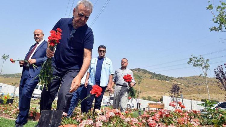 Başkan Kocaoğlu, mezarlıkta mültecileri andı