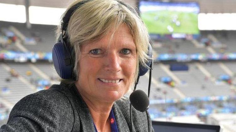 Kadın spiker Euro 2016yı anlattı hakaret yağdı