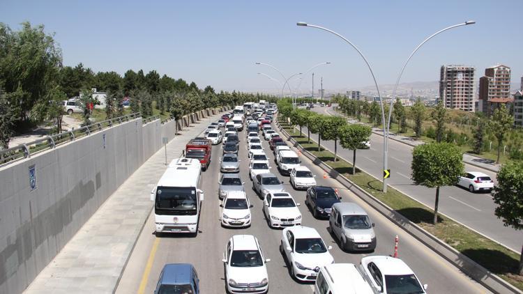 Köprü kapandı kuyruk uzadı