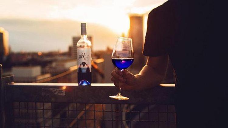 Mavi şarap üretildi