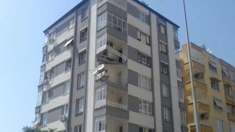 Balkonu çöken bina boşaltıldı