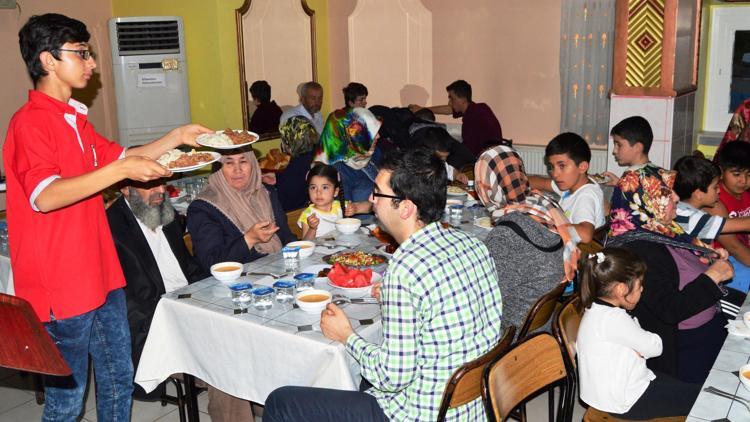 Kızılay’dan  anlamlı iftar