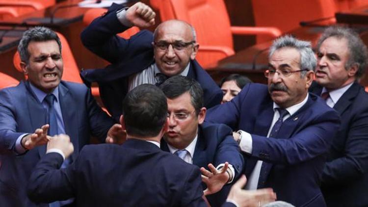AK Parti ve HDP milletvekilleri birbirine girdi