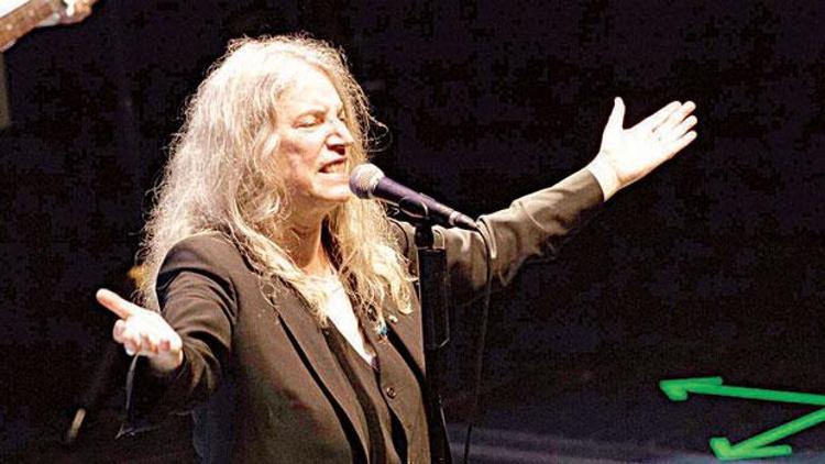 Patti Smith, Zorlu Performans Sahneleri Merkezi’nde konser verdi