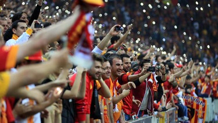 Galatasaray’da taraftar çıldırdı, seçim istiyor