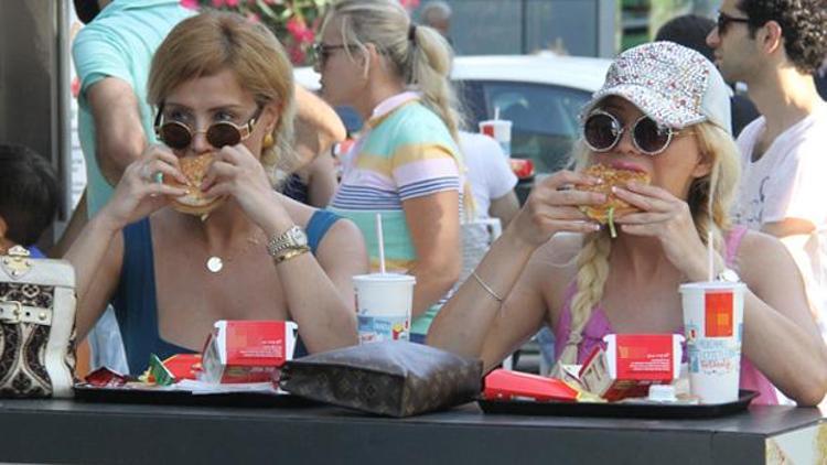 Esra-Ceyda Ersoy kardeşlerden hamburger açıklaması