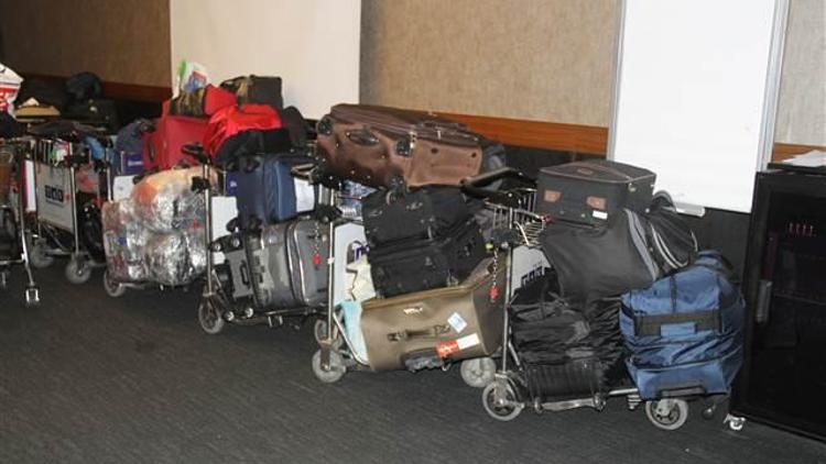 Patlamanın ardından yüzlerce valiz alınmayı bekledi