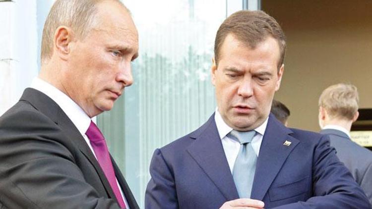 Putin’in iki, Medvedev’in 1 kararnamesi kısıtlamaları düzenliyor