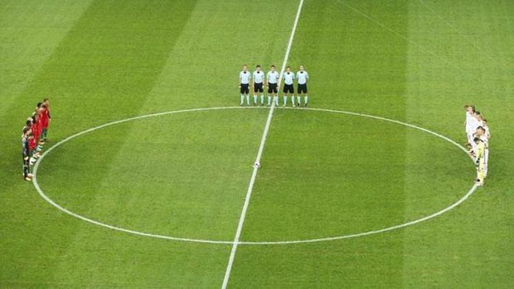 EURO 2016da Türkiye için saygı duruşu yapıldı