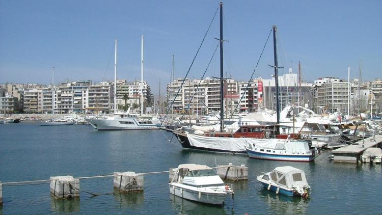 Yunan meclisi Pire Limanının Çinli Coscoya satışını onayladı