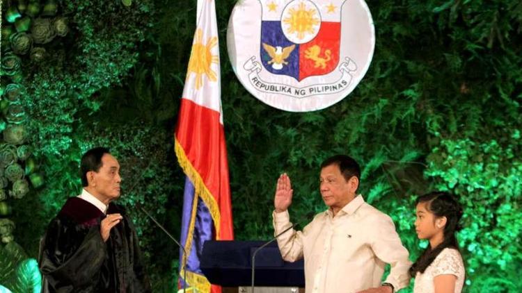 Filipinler Devlet Başkanı Duterte: Uyuşturucu bağımlısı tanıyorsanız onu öldürün