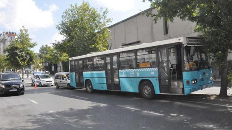 Şişlide özel halk otobüsü kaza yaptı