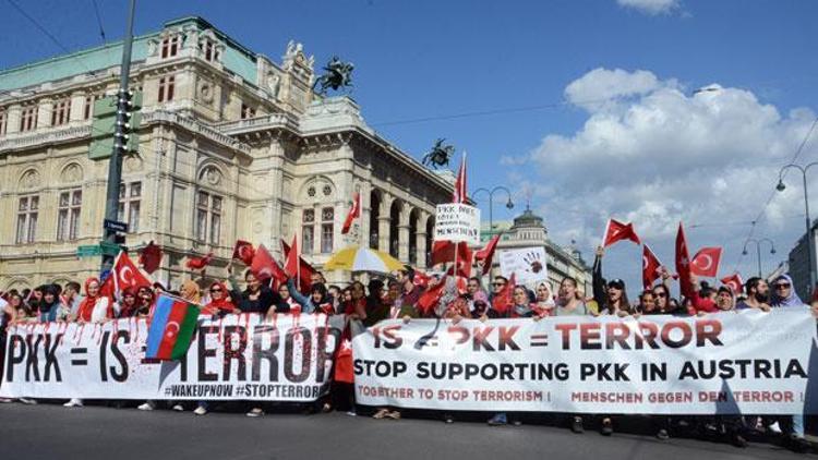 Viyana’da 5 bin kişi terörü protesto etti