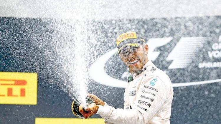 Formula 1 Avusturya Grand Prix’de kazanan Lewis Hamilton oldu