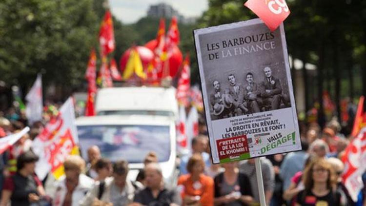 Fransa’da 30 bin kişi, yeni çalışma yasasını protesto etti