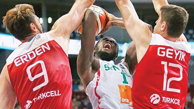 MİLLİLER, OLİMPİYAT YOLUNDA YARI FİNALE KALMAYI BAŞARDI 68-62