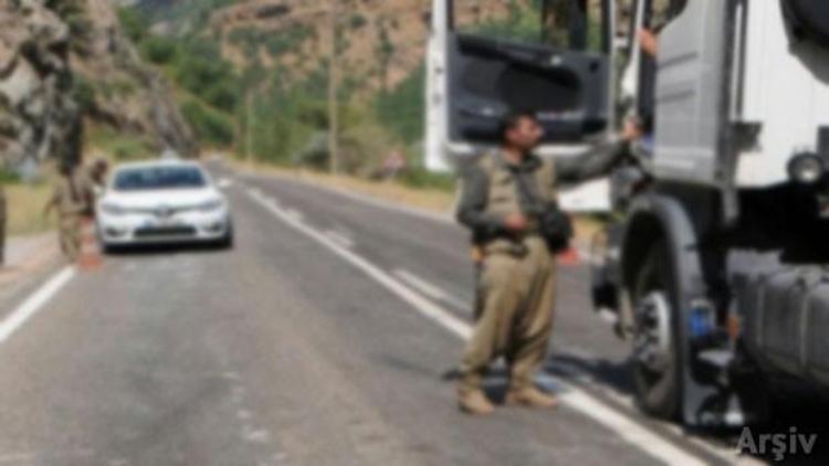 Yol kesen PKKlı teröristlerle çatışma çıktı