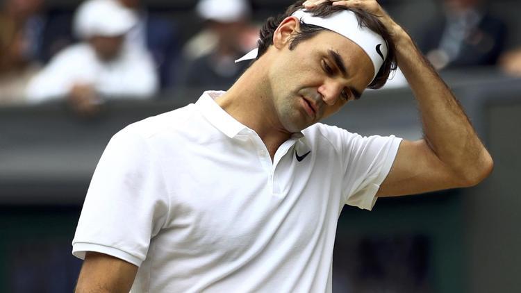 Wimbledonda Roger Federer de havlu attı