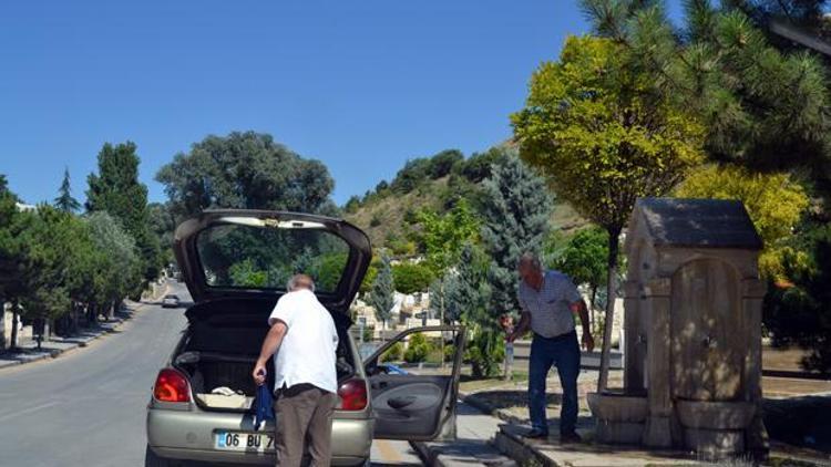 Mezar çeşmesi cep yakıyor