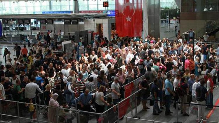 Atatürk Havalimanında gurbetçi yoğunluğu