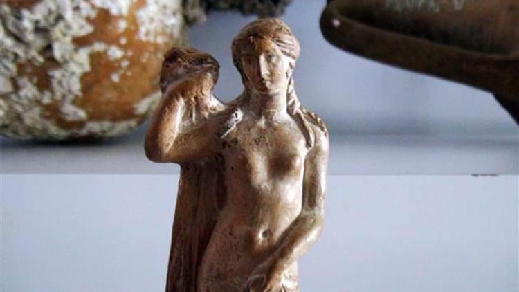 İstanbul’da 2 bin yıllık Afrodit heykeli ele geçirildi