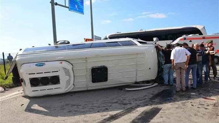 Yolcu otobüsü ve minibüs çarpıştı: 4ü ağır 24 yaralı