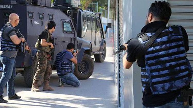 Karakol ve üs bölgesine saldıran teröristler şehir merkezinde çembere alındı