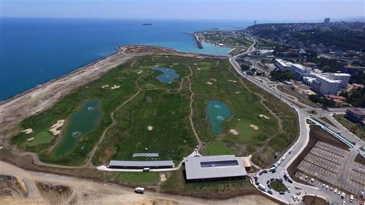 Deniz dolgusuna yapılan golf sahası açılıyor